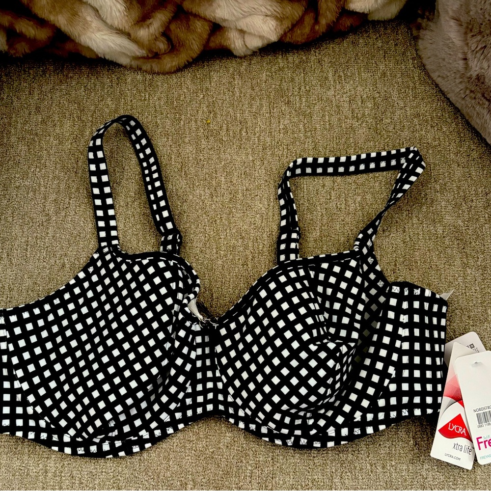 Brand new padded bikini top w tags